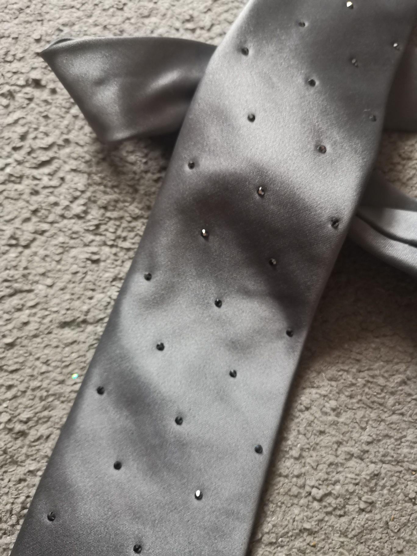 Elegancki stalowy krawat z kryształkami