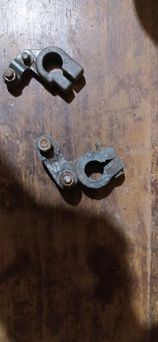 Клеммы; Аккумуляторные клеммы; Клеми до аккумулятора.