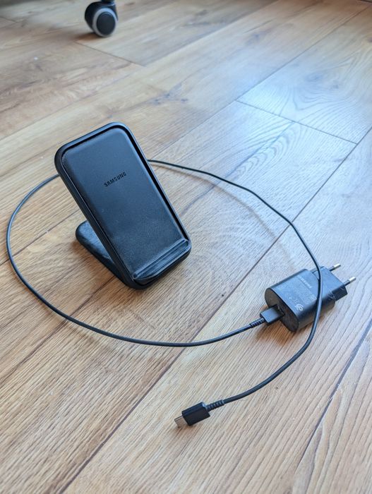 Ładowarka Indukcyjna Samsung EP-N5200TBEGWW czarna z chłodzeniem