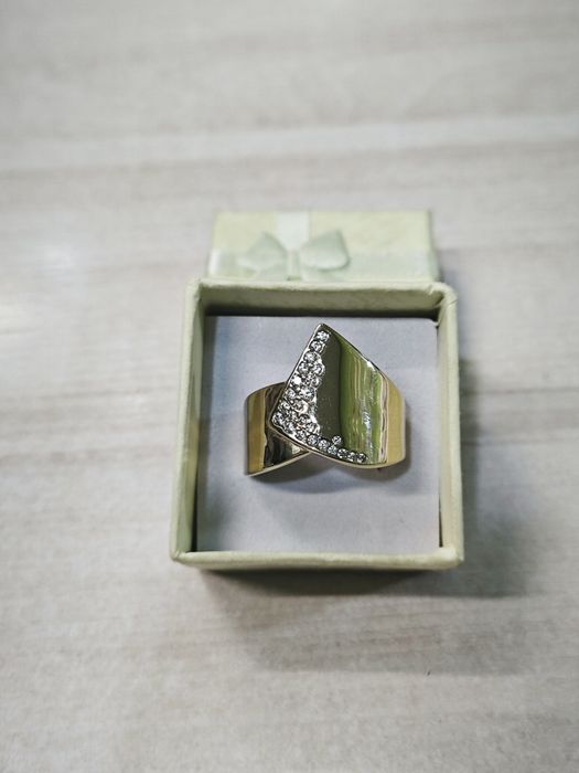 Duży okazały złoty pierścionek pr585