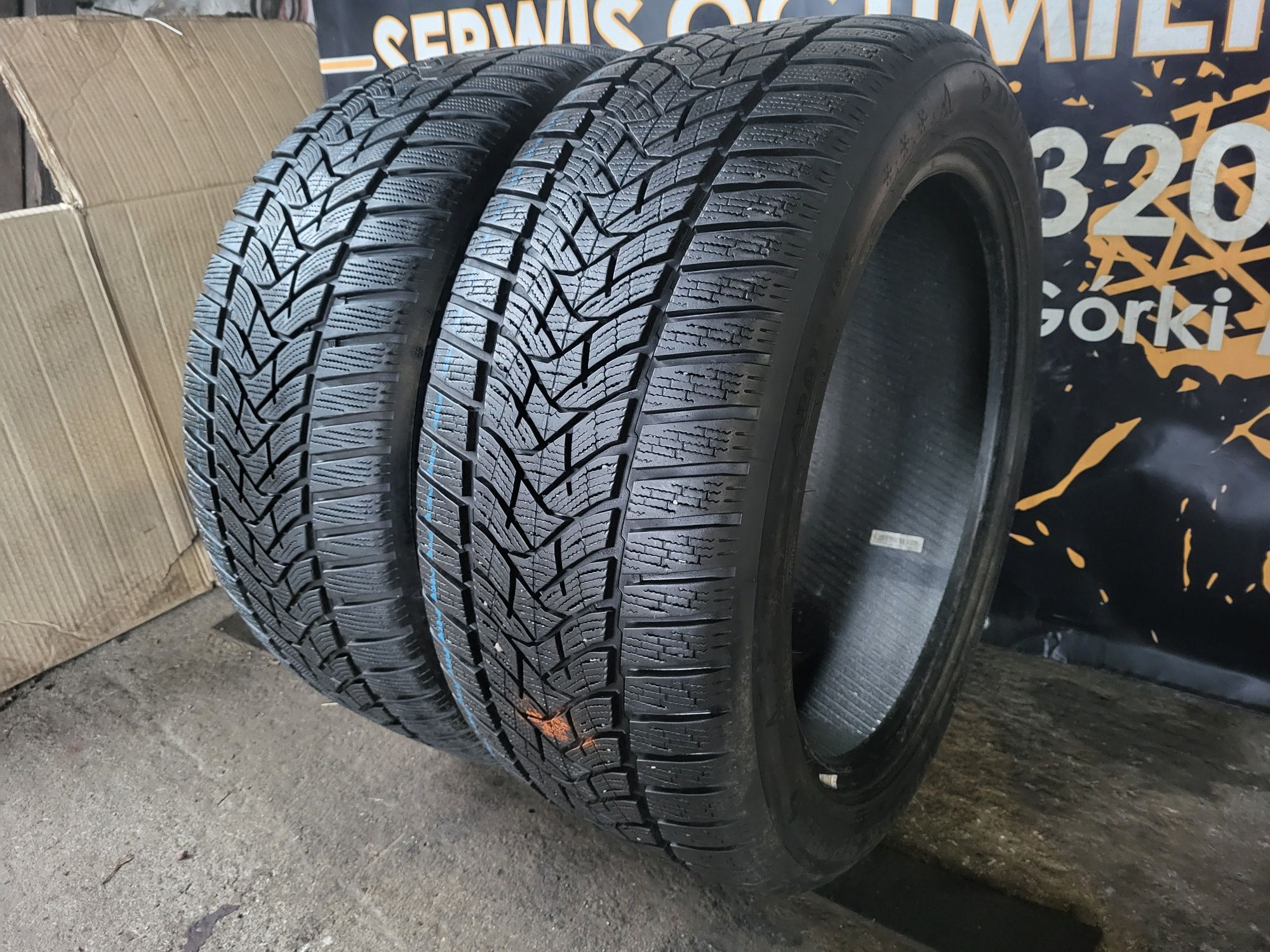 Opony zimowe 255/45/18 Dunlop
