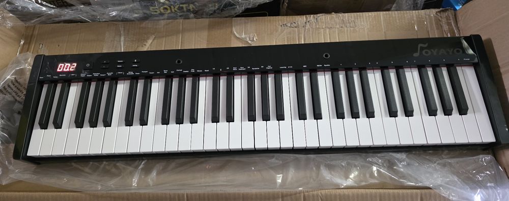 OYAYO 61-klawiszowe pianino z półważonymi klawiszami i stojakiem