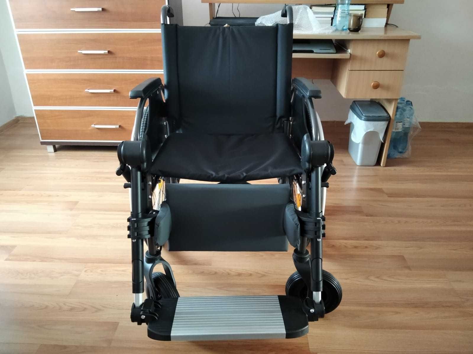 Wózek inwalidzki Vermeiren D200 + regulowany podnóżek