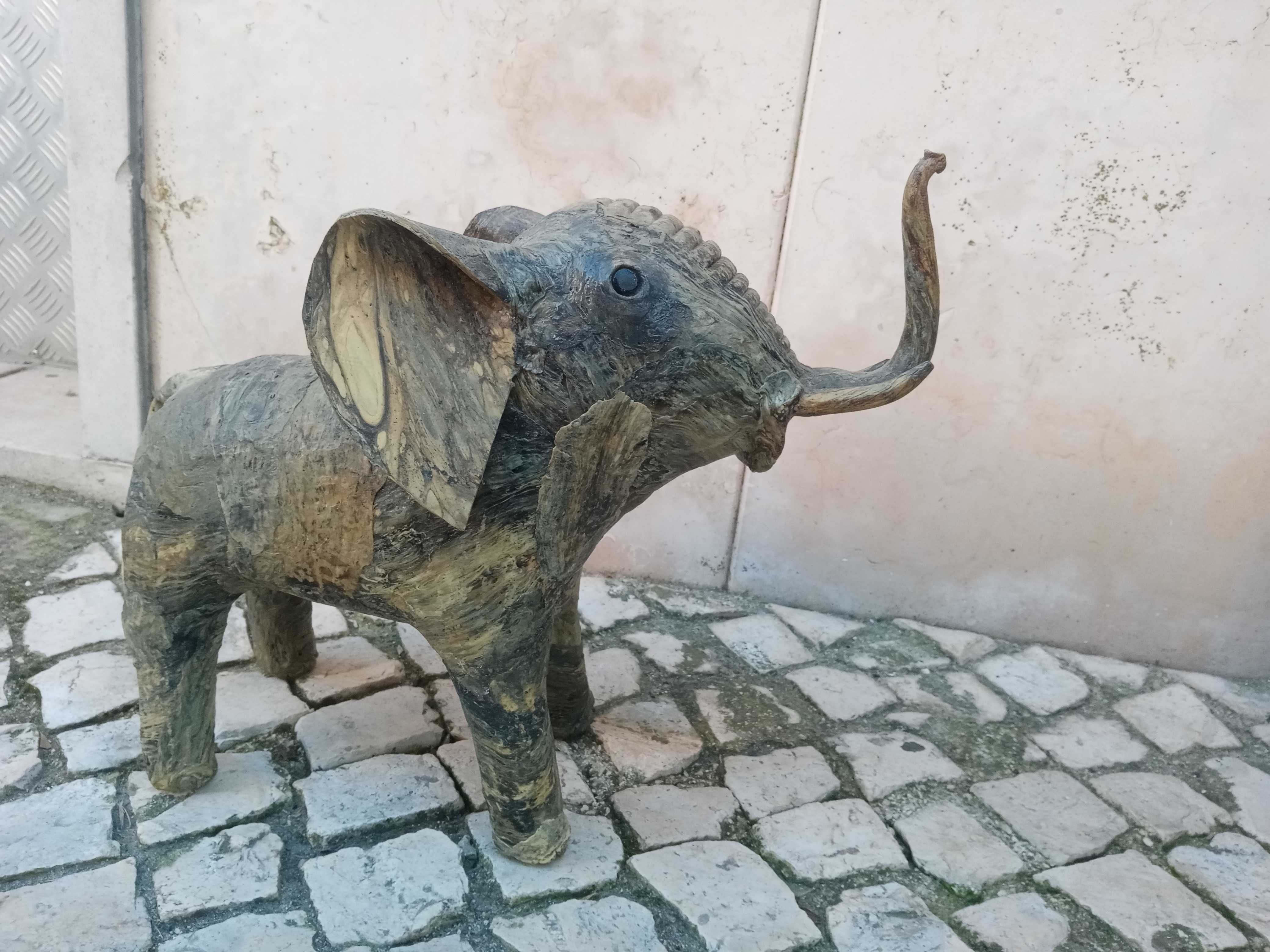 Elefante feito em cascas de ostras