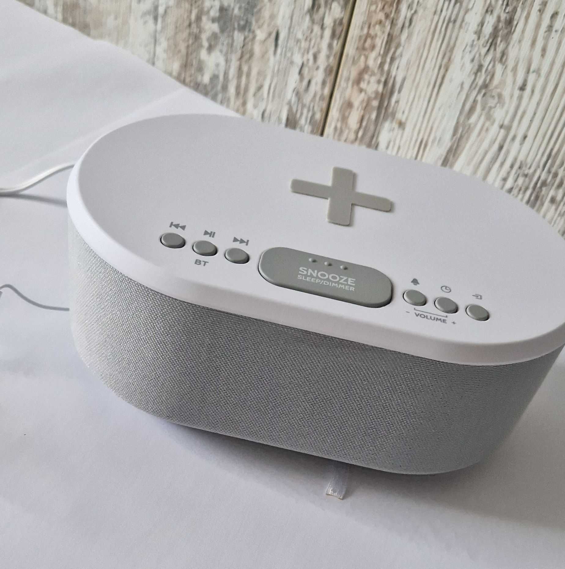 i-box Dawn 79224 radiobudzik FM z bezprzewodowym ładowaniem Bluetooth