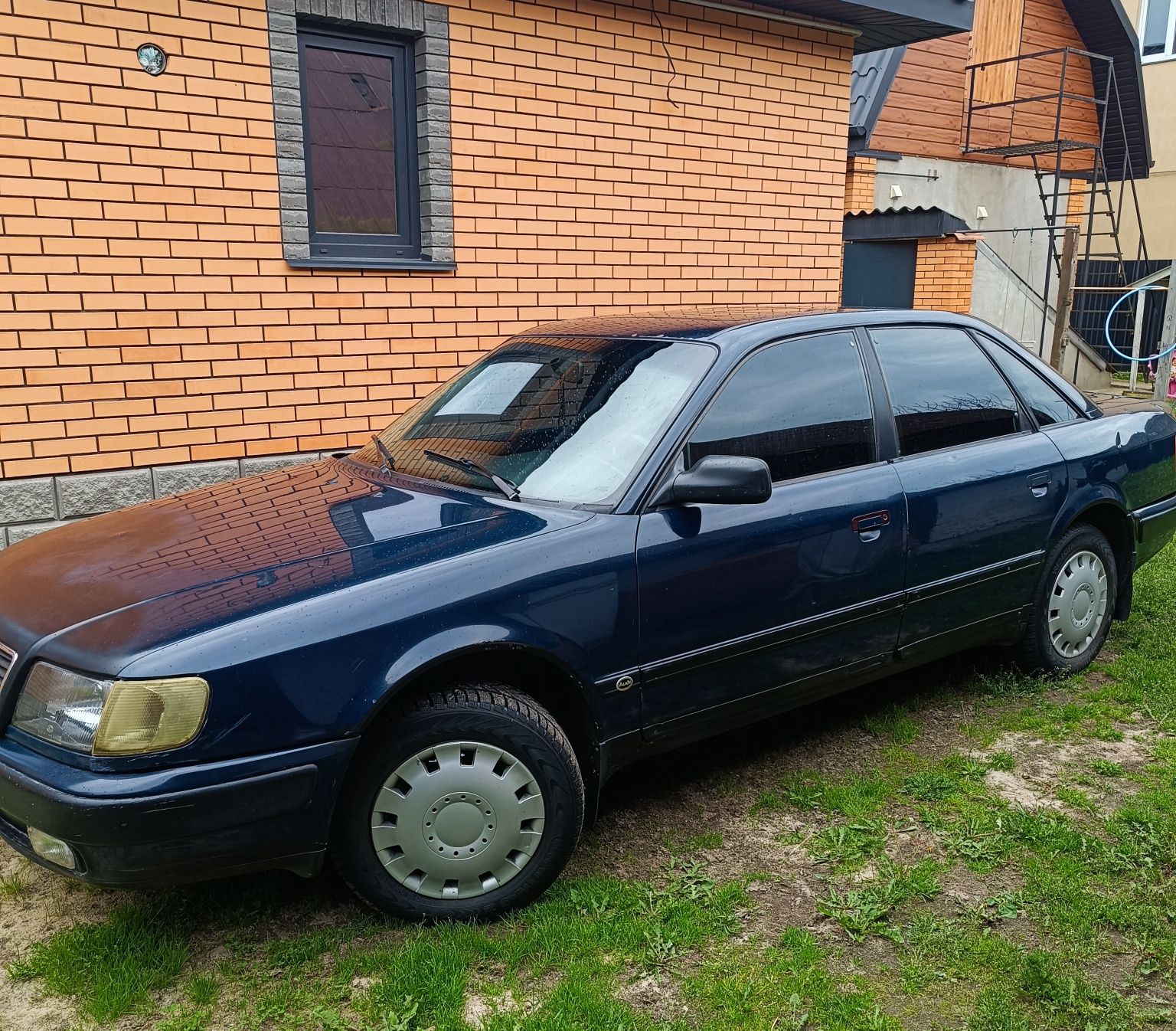 Ауді 100 в С4 кузові в хорошому стані
