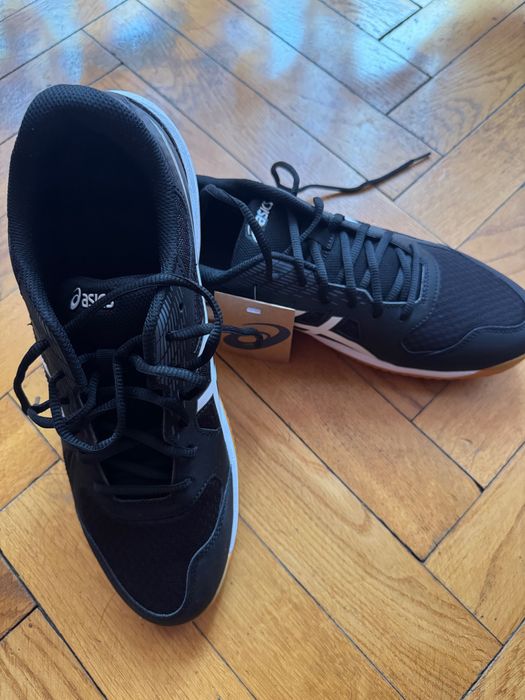 Buty halowe asics rozmiar 47, dł. Wkładki 30 cm.