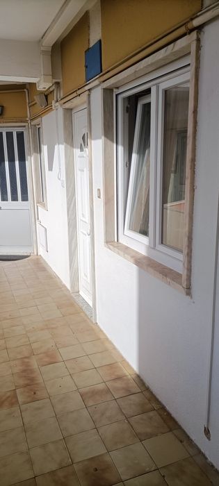 Vende-se PARTICULAR Apartamento T4 (3 quartos)