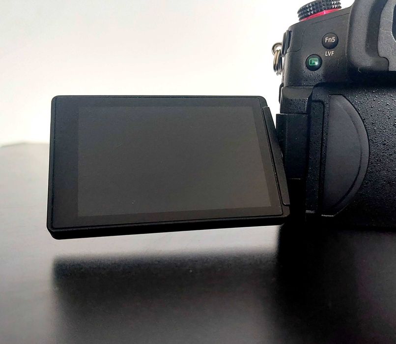 Aparat Panasonic Lumix GH5S body  2 baterie bezlusterkowiec 4K futerał