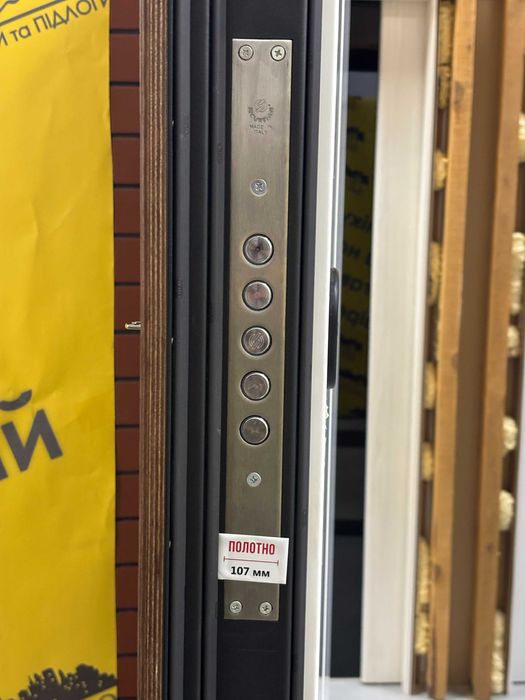 Розпродаж вхідних дверей Родос