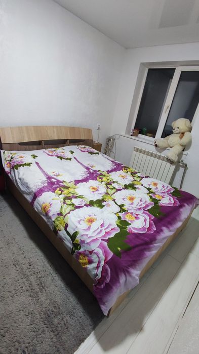 Ліжко для спальні