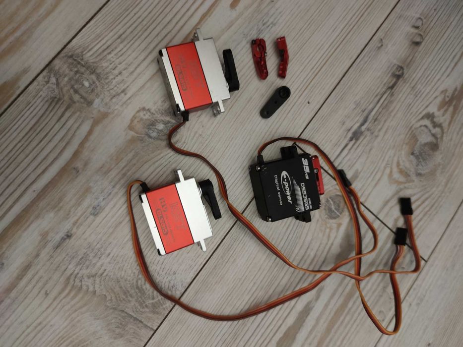 2 serwa KST BLS815 HV + 1 serwo E-power DSS35GS (550-700)