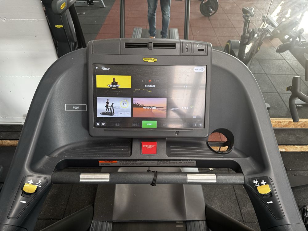 Passadeira profissional Technogym Unity 1000