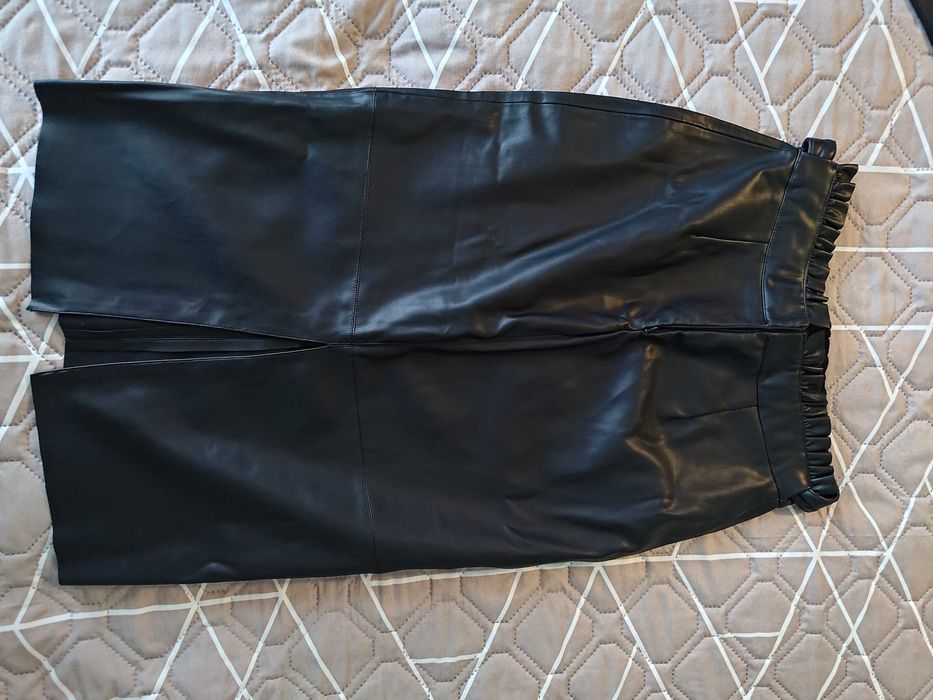 Спідниця ZARA міді з еко-шкіри | Розмір М