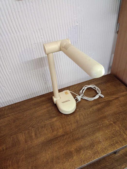 Historia zamknięta w lampce biurowej PRL lampka biurowa