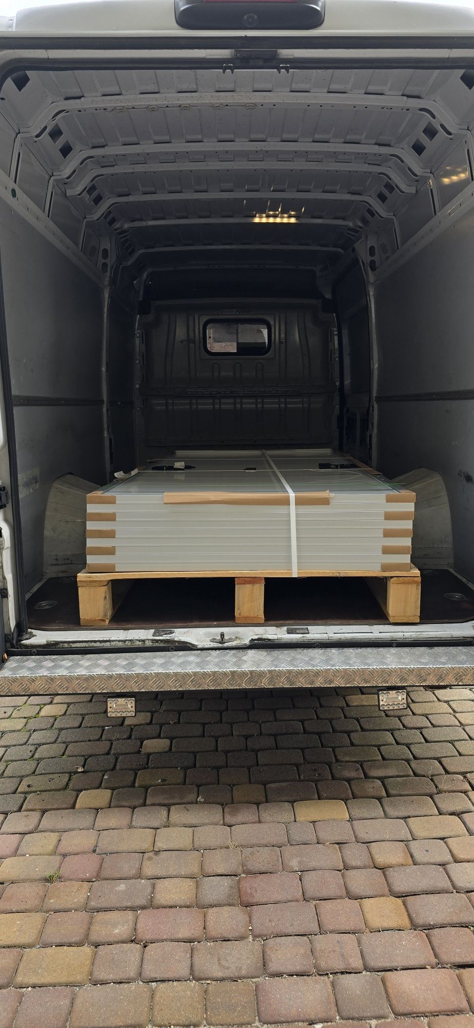 TANI Transport IKEA, AGATA, CASTORAMA, przewóz mebli, przeprowadzki