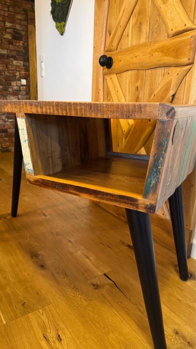 Biurko - Lite lakierowane drewno