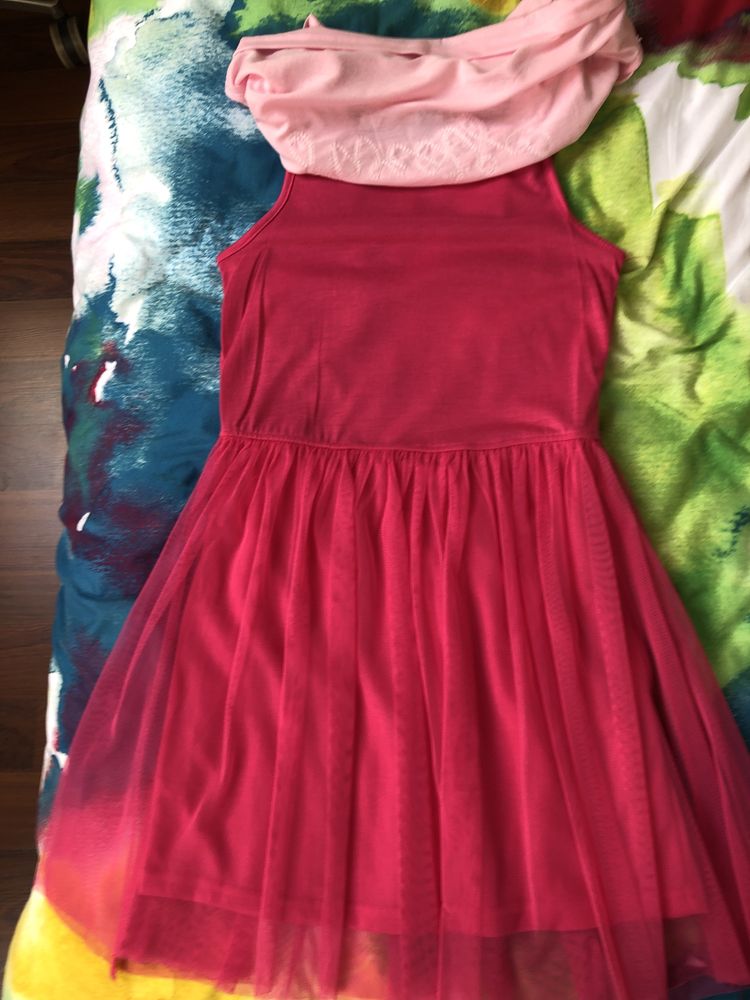 Sukienka różowa z tiulem 134 / 140 cm