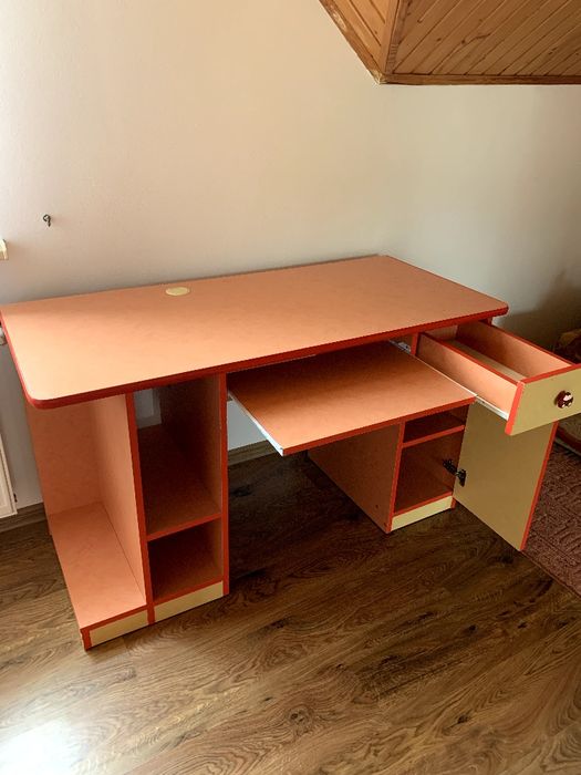 Стіл для комп'ютера