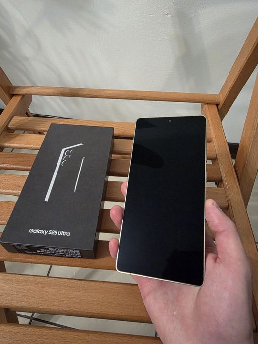 Новий на гарантії повний рік Samsung Galaxy S25 ultra 12/256 GB