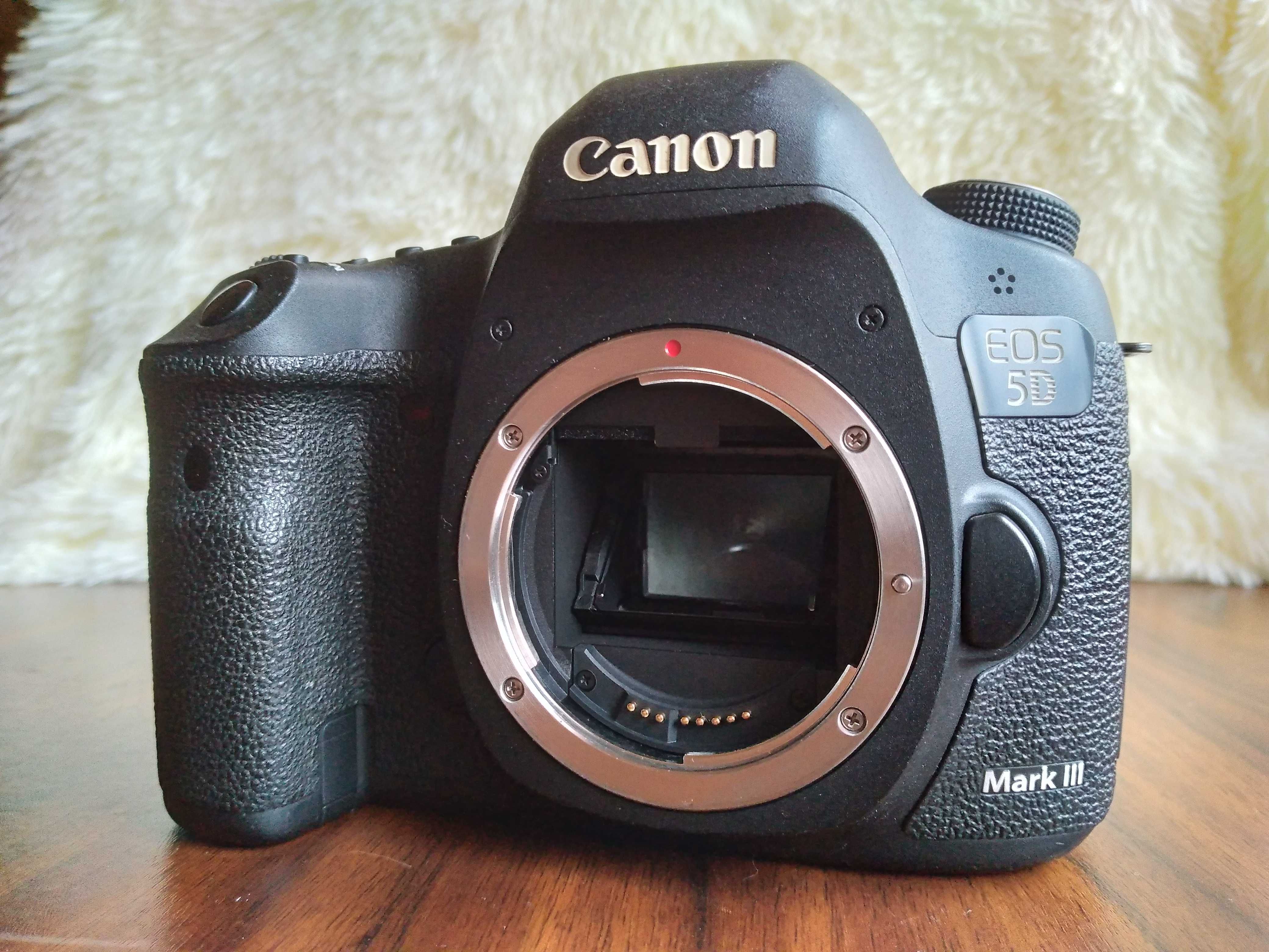 Фотоапарат Canon EOS 5D Mark III