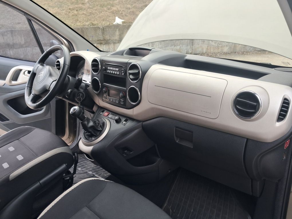 Продам Citroen Berlingo 2012 .XTR. 1.6-ДИЗЕЛЬ. ОФИЦИАЛЬНЫЙ. Обслужен.