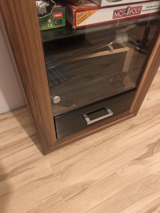 Meble do salonu ciemne drewno