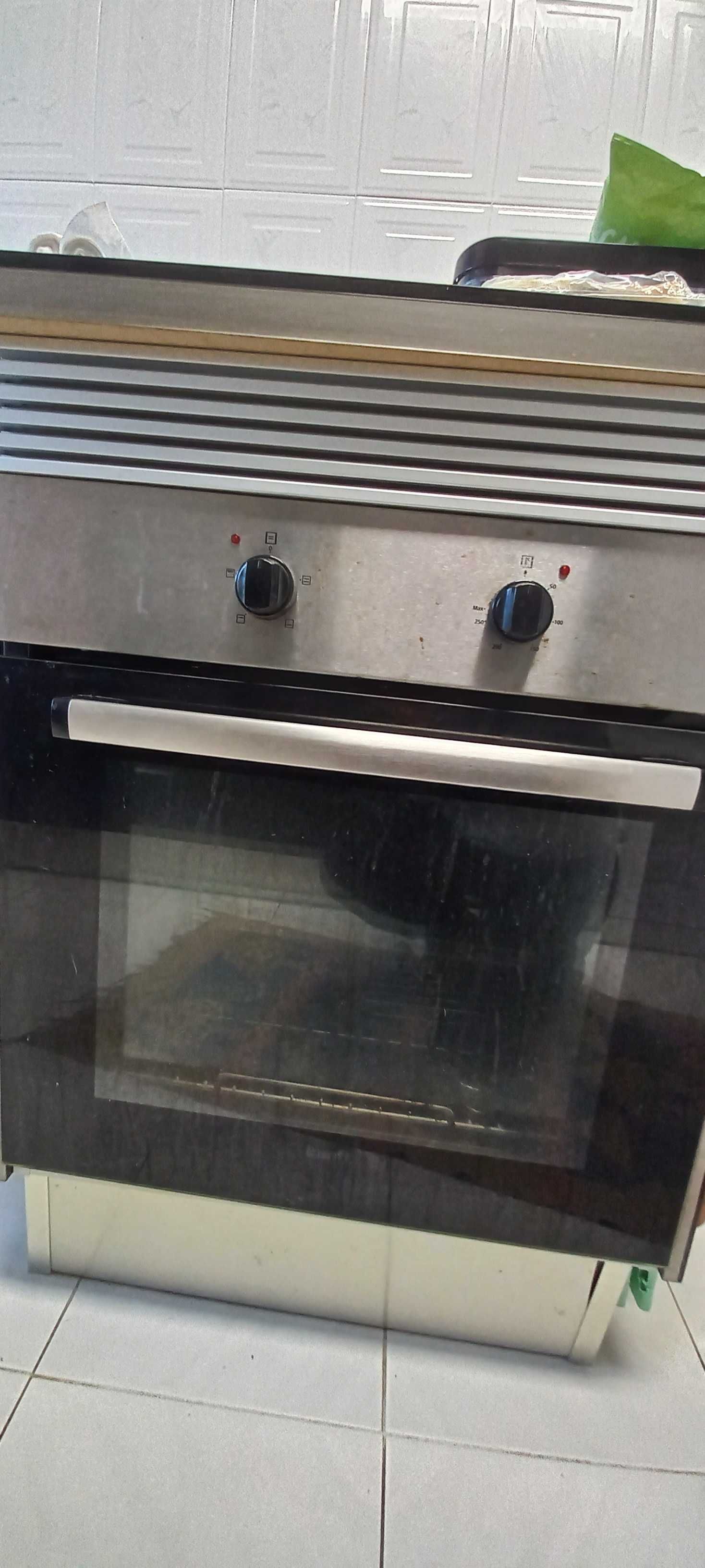 Forno KUNFT a funcionar bem em boas condições  as imperfeições.