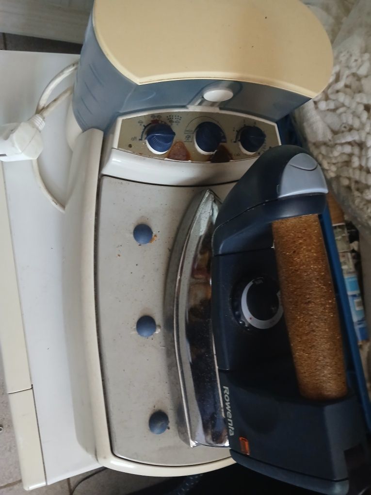 Ferros a vapor com caldeira a trabalhar bem