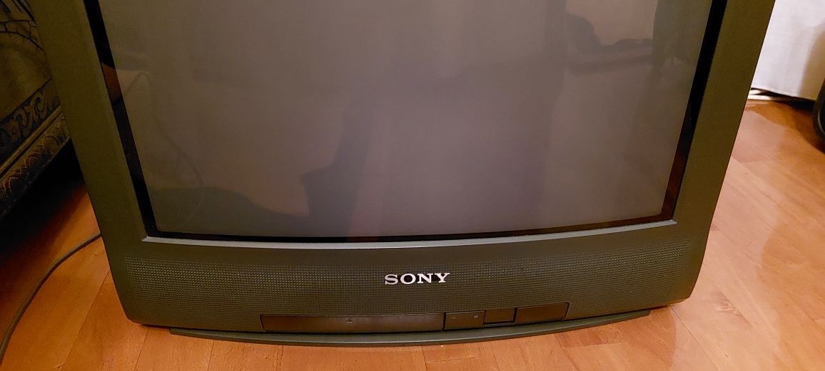 Vendo Tv Sony tamanho médio antiga com comando