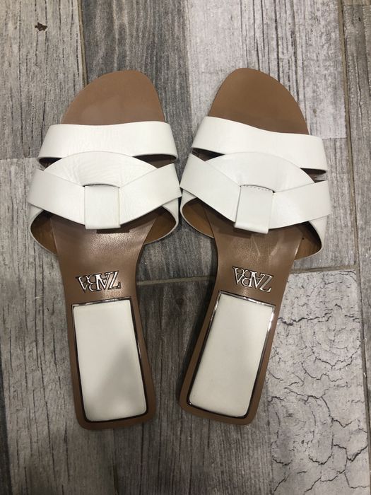 Шкіряні шльопанці Zara