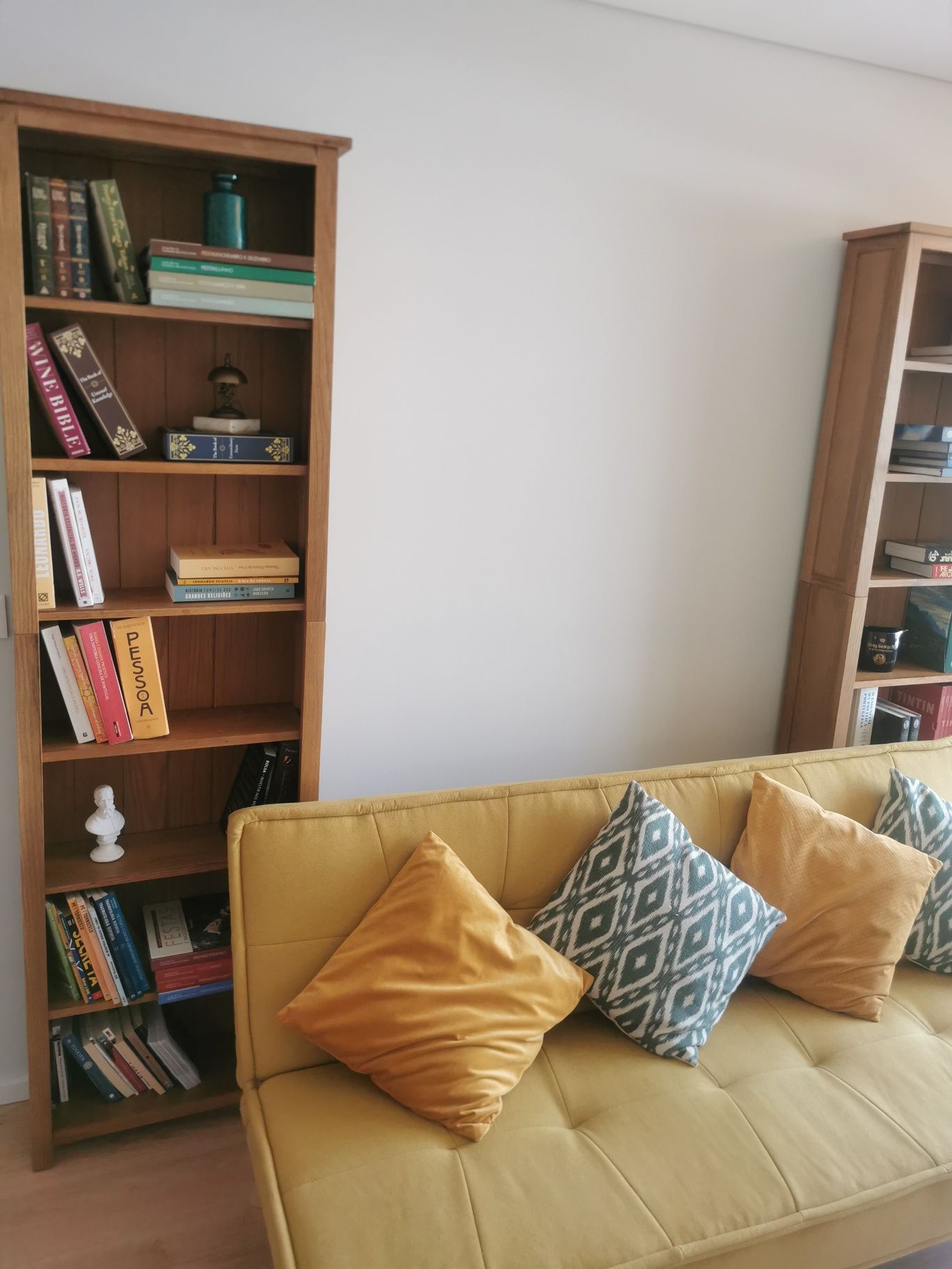 Sofá cama amarelo