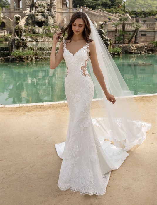 Сукня весільна шлейф мереживо айворі