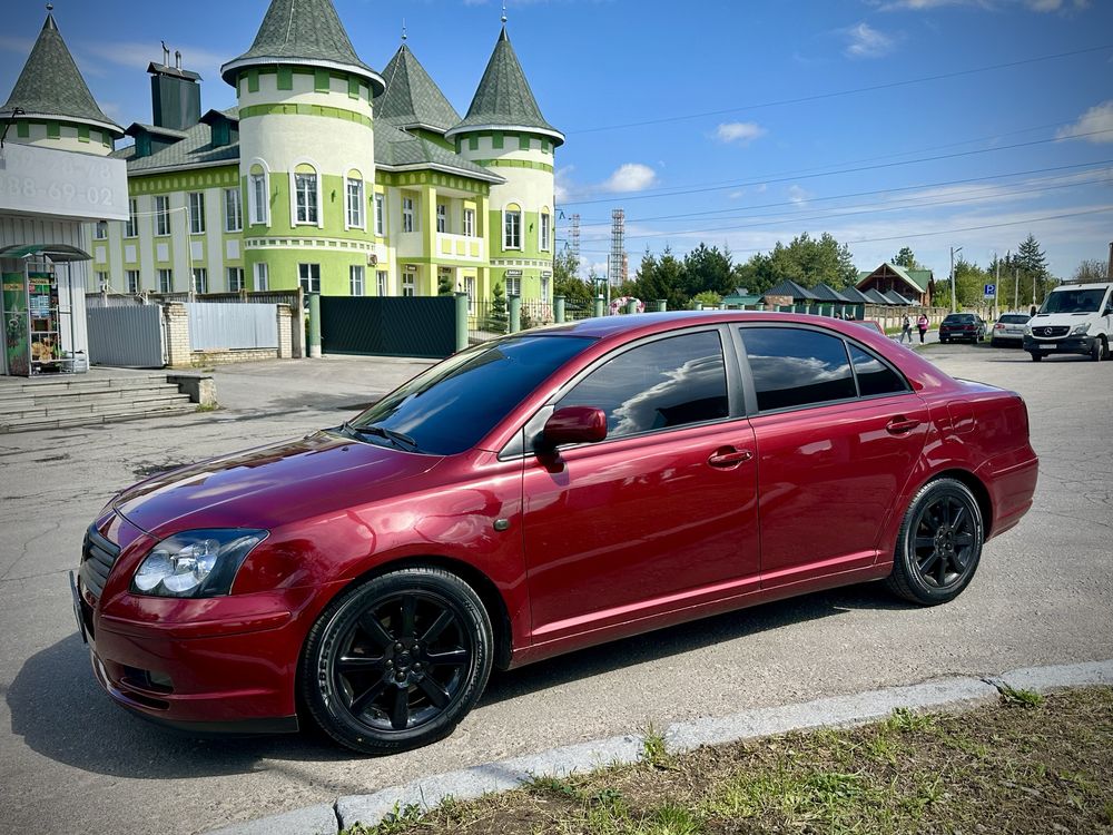 Toyota Avensis 2003 Рік