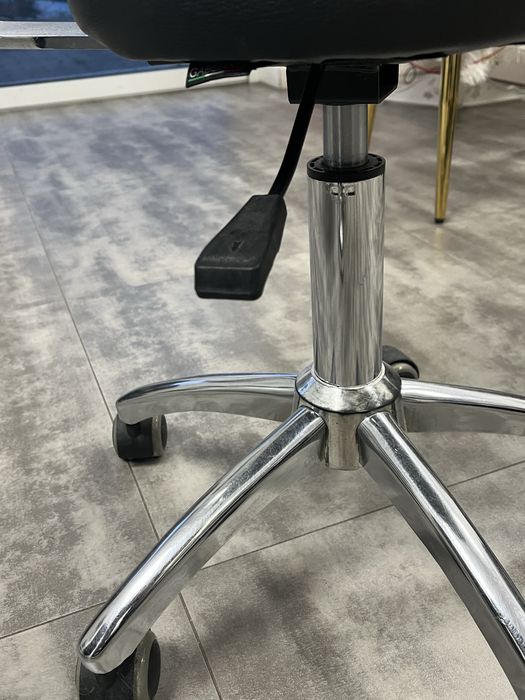 krzesełko kosmetyczne