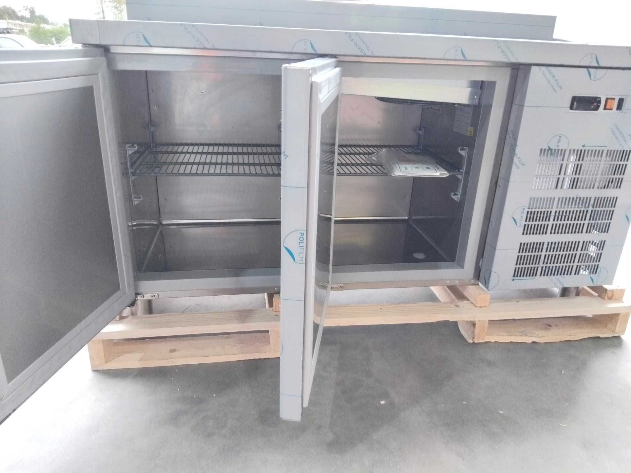 Bancada refrigerada com 2 portas e 1 pio em inox - NOVA