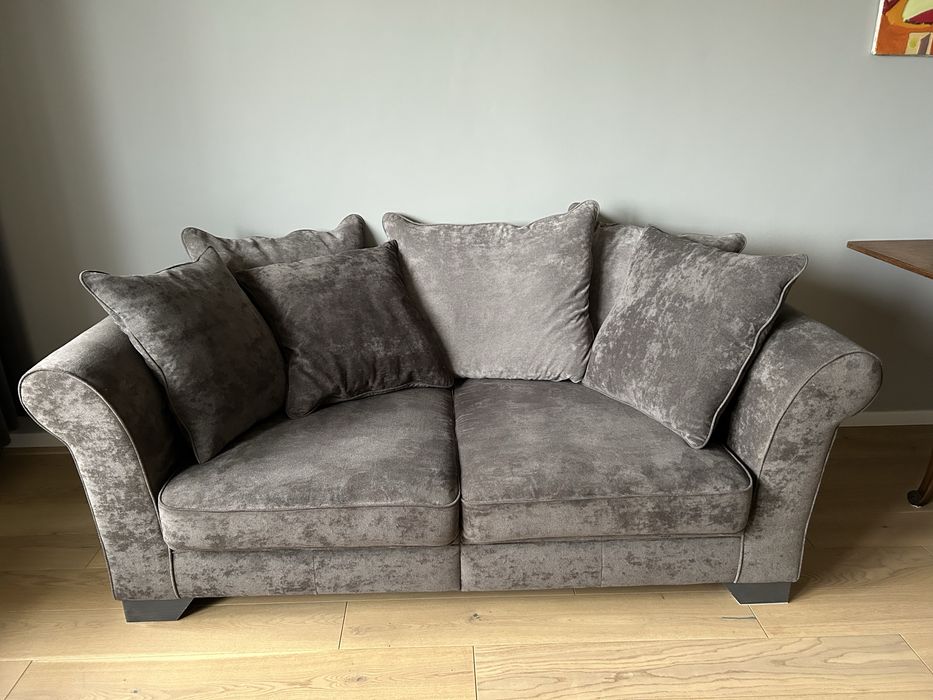 Wygodna i elegancka, szara sofa