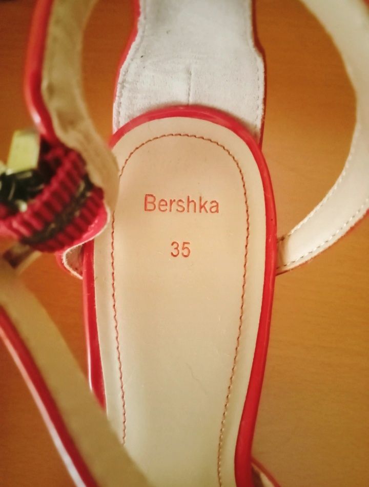 Sapatos Vermelhos Verniz da Bershka