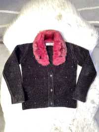 Czarny welurowy sweter dziewczęcy czerwone futro 116 cm 6 lat
