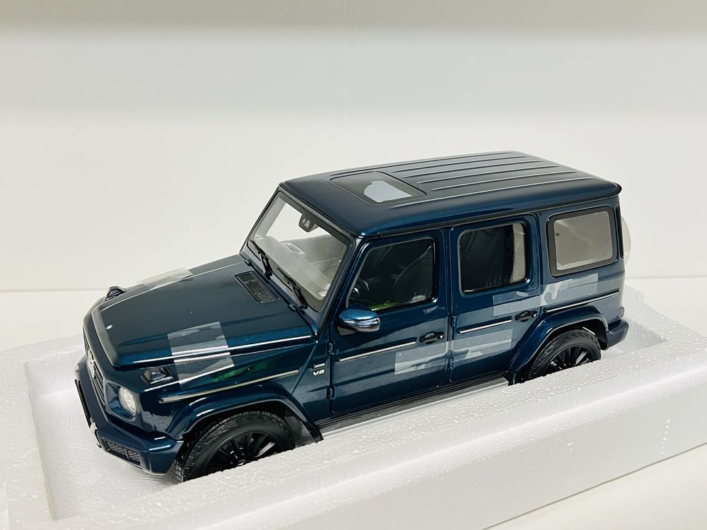 Mercedes-Benz G klasa model 2020 W463 Minichamps skala 1/18