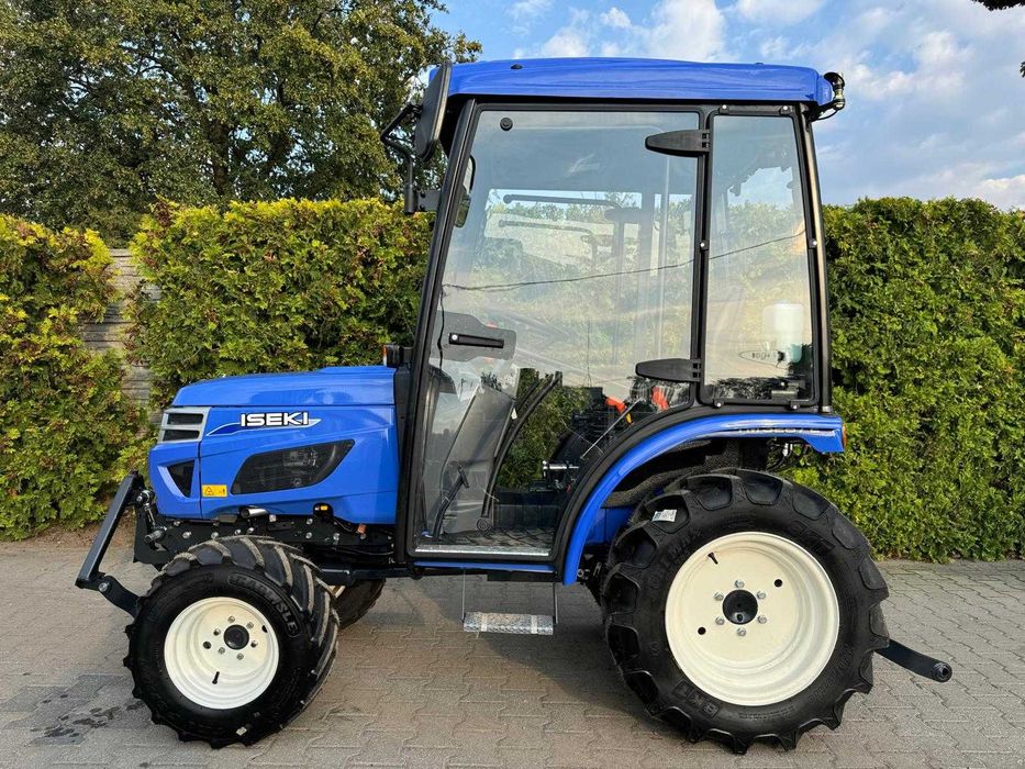 Traktor komunalny ISEKI TM3267AL ECO z ogrzewaną kabiną i przednim TUZ