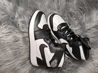 Nowe buty sportowe róż. 32