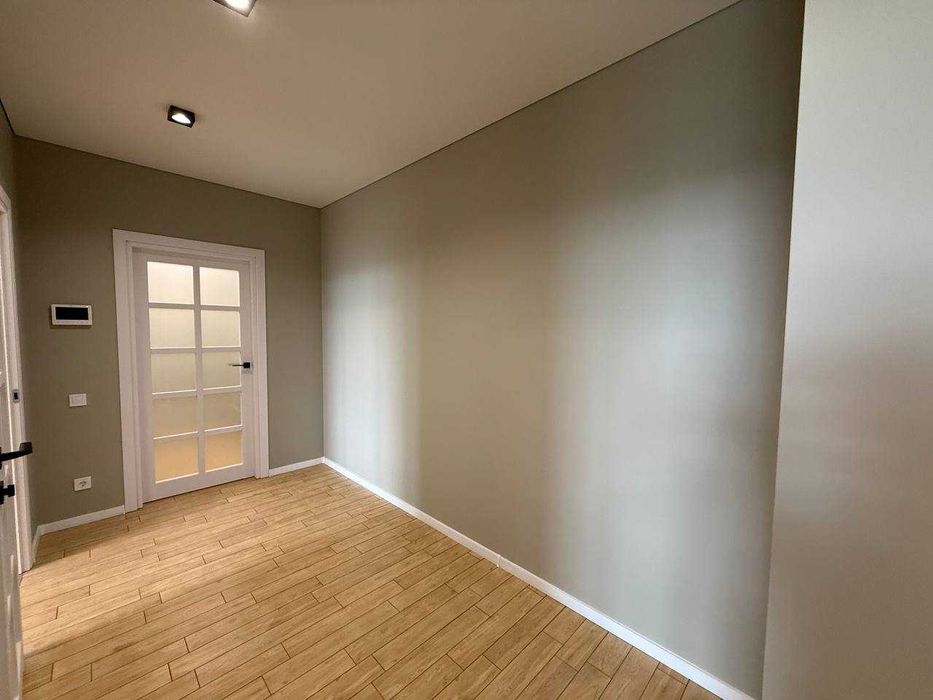 Велика 1 кімнатна квартира у новобудові