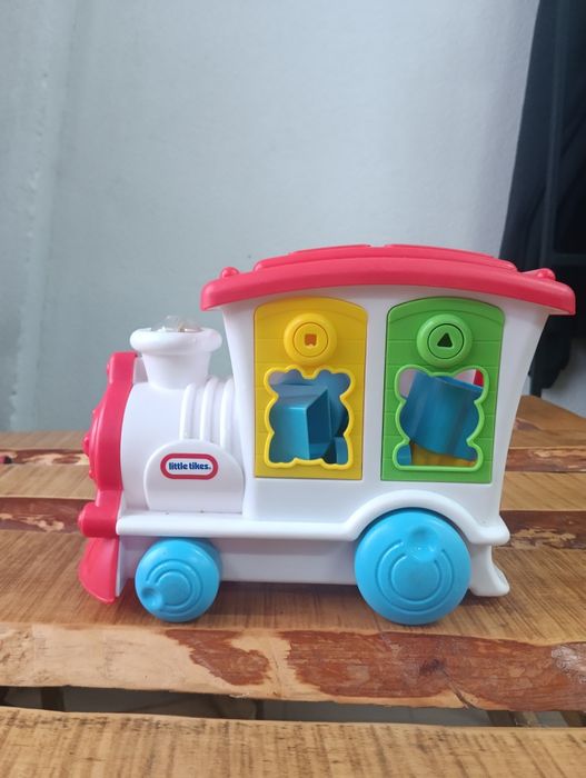 Дитяча іграшка Поїзд -сортер фігурок Iittle tikes.