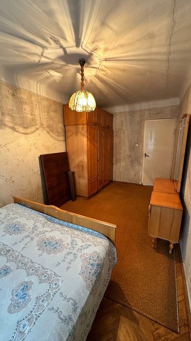 Продаж 3 км квартири поруч з стометрівкою