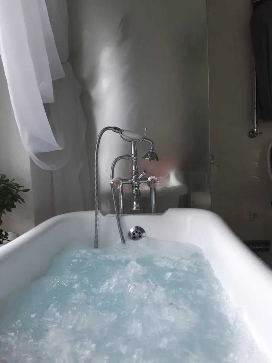Продам ЛАКШЕРІ будинок 207 кв.м, Крюківщина, біля озера.
