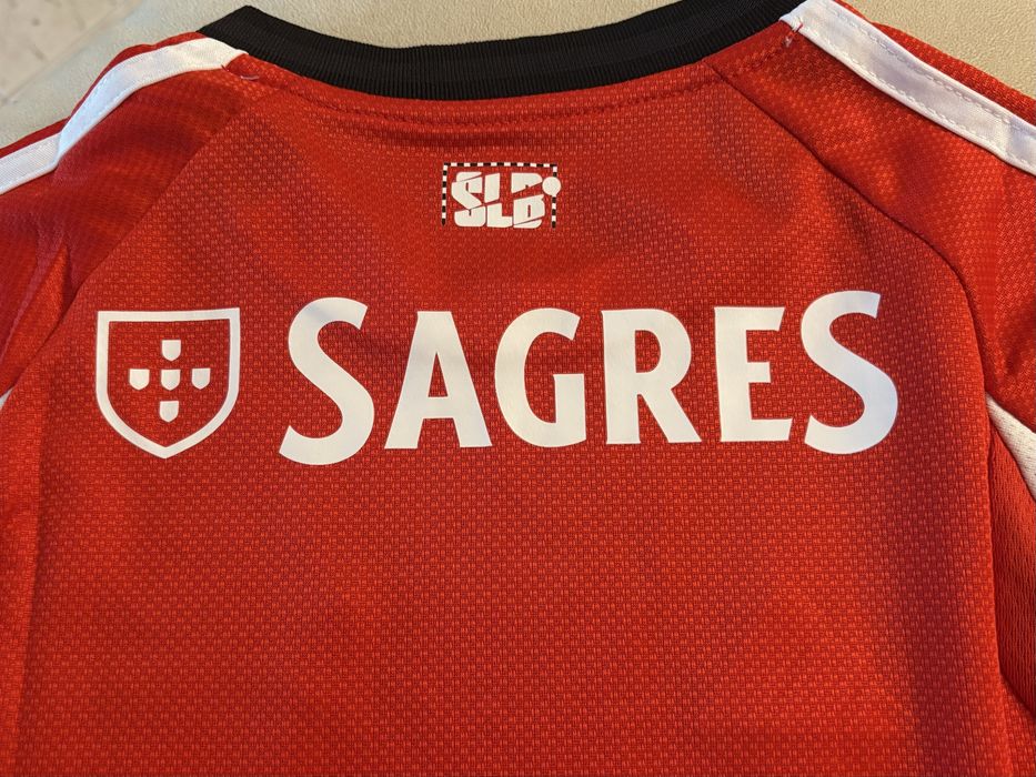 Equipamento principal e alternativo do Benfica para crianca 25-26