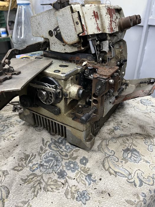 Продам оверлок джуки агат как на фото, без стола