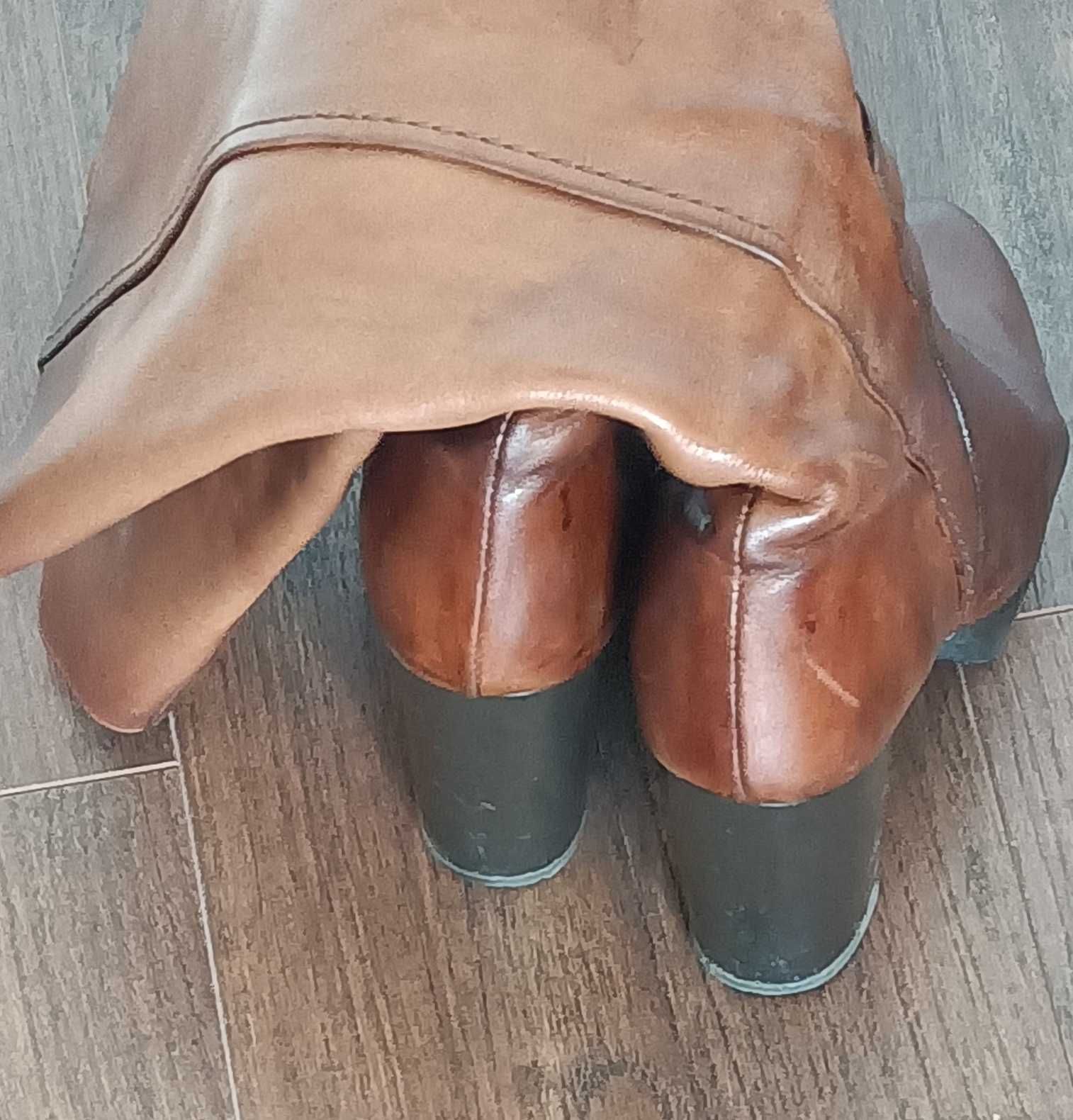 Botas em pele Camel