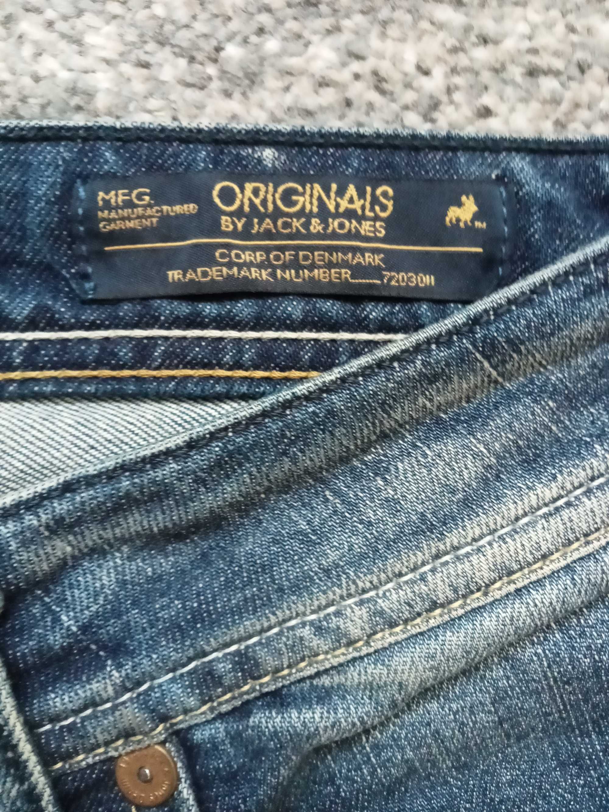 Spodnie jeansowe marki "Jack&Jones"